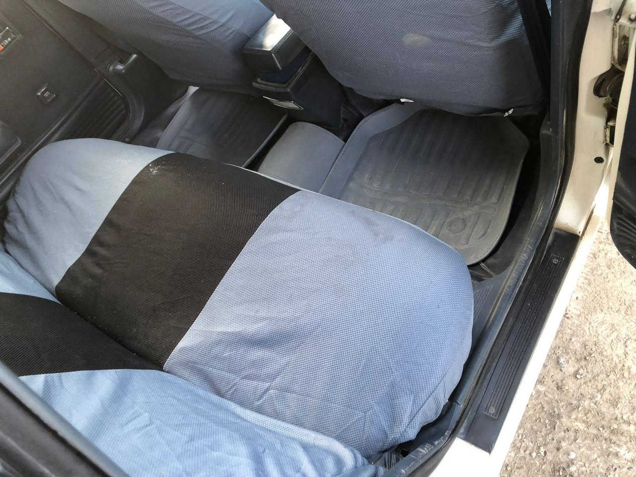 سلام عليكم
سليبرتي موديل ١٩٨٩ لون ابيض السياره كامله محرك كير تبريد خير من الله السياره بدون صبغ فقط السيارة نظيفه السعر 39  للاستفسار ***********
