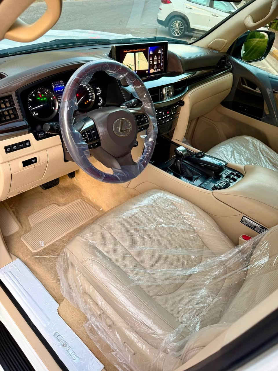 Lexus LX 570.     2016  85,000 km   
‎🔹لكزس 2016    (بریم) LX 570

🔹 مكفولة كفالة عامة من الدعامية إلى الدعامية 
‎بدون بارد  ،بدون رصعات ،بدون حتى شخط🔹
‎دعاميات هم بدون صبغ ،رمل مابي ،بقية كلها بشرط

🔹داخل بیجی  بسمطين +كارت +سماعة بيادي مجوود 

🔹ماشية 85 الف 
             $555سعر. 
‎ فول فول المواصفات 🔹
‎ بصمة➕ الانزلاق➕ورقة البيانات➕شغال كشن جلد و هيلتر 
‎الاحتلال➕راس ديفيد➕ 5 كاميرات  ➕ثلاجة➕زينون، جلد جاف  تدفئة شفط التبريد خزينة➕هواء مزدوج➕نظام ايكو سبورت,➕حساسية الديك المؤخرة  مرايات➕الفتحة➕باب خلفي جك➕رادار إمامي

‎محرك كير بشرط مامفتوح 🔹
‎سيارة حيل نظيفة كلشي عل بلاد لوك
‎سنوية زنكة كلشي جديد مدفوع لـ2029
‎باسمي السنوية بشرط تحويل و خرامة 
‎سيارة مابيـها دينار مصرف كامل من كل نواحي

‎نظافه ١٠٠٪؜ كامل سيرفس بدون نقص و بدون مصرف🔹
‎سياره مال بيت أي نقص مابيها 4 إطارات جديدة تحتها

نفسي يوم /تحويل و وكالة حاظر 
مكانك /داخل سليماني

🔸موبايل/*********** Singapore
