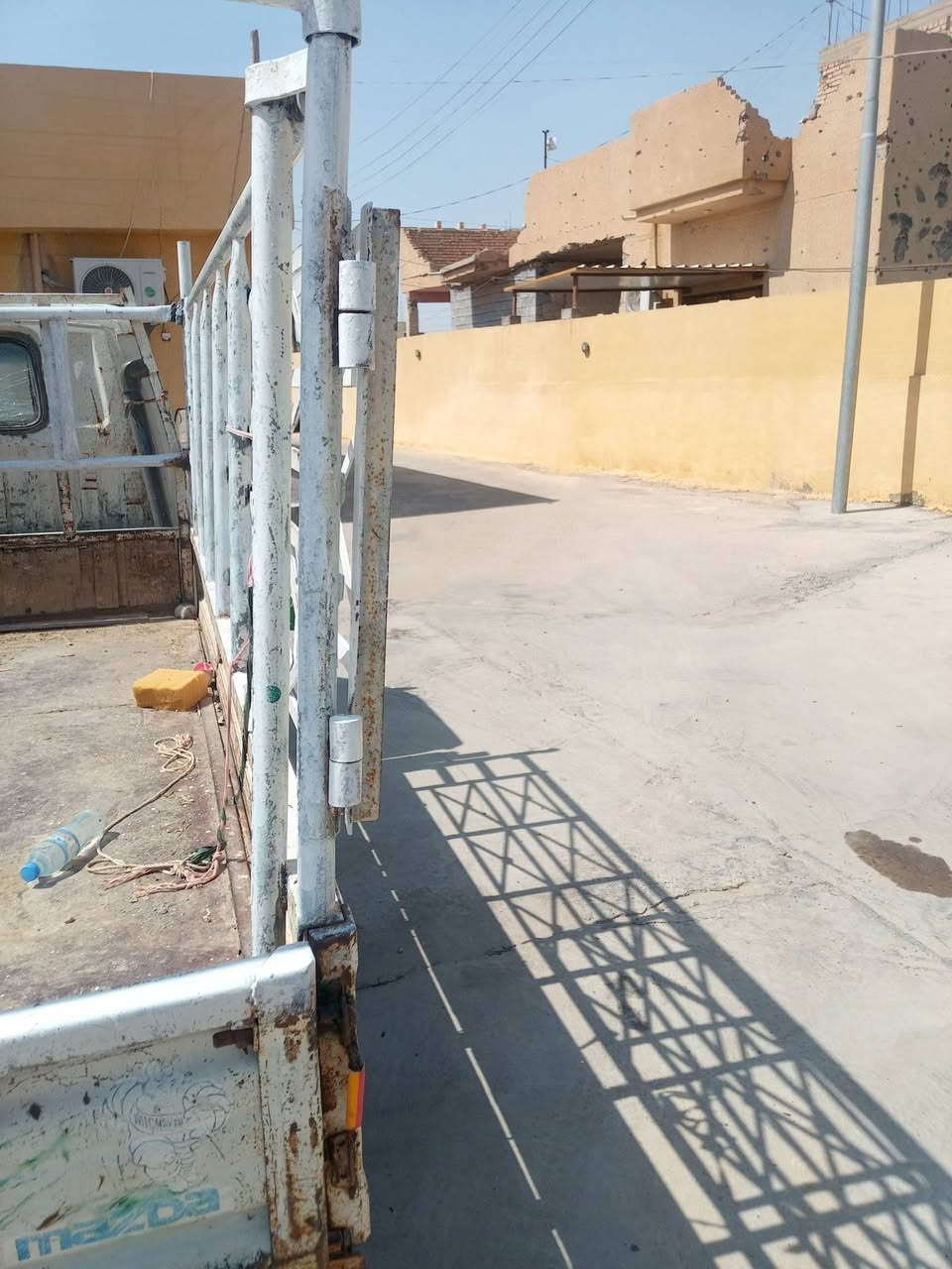 سلام عليكم كيا بنكو البيع تحويل ثاني يوم جاهزه السياره مابيها نقص مكان الرمادي لاستفسار على هذا الرقم *********** السعر 30 وارقه بيها مجال
