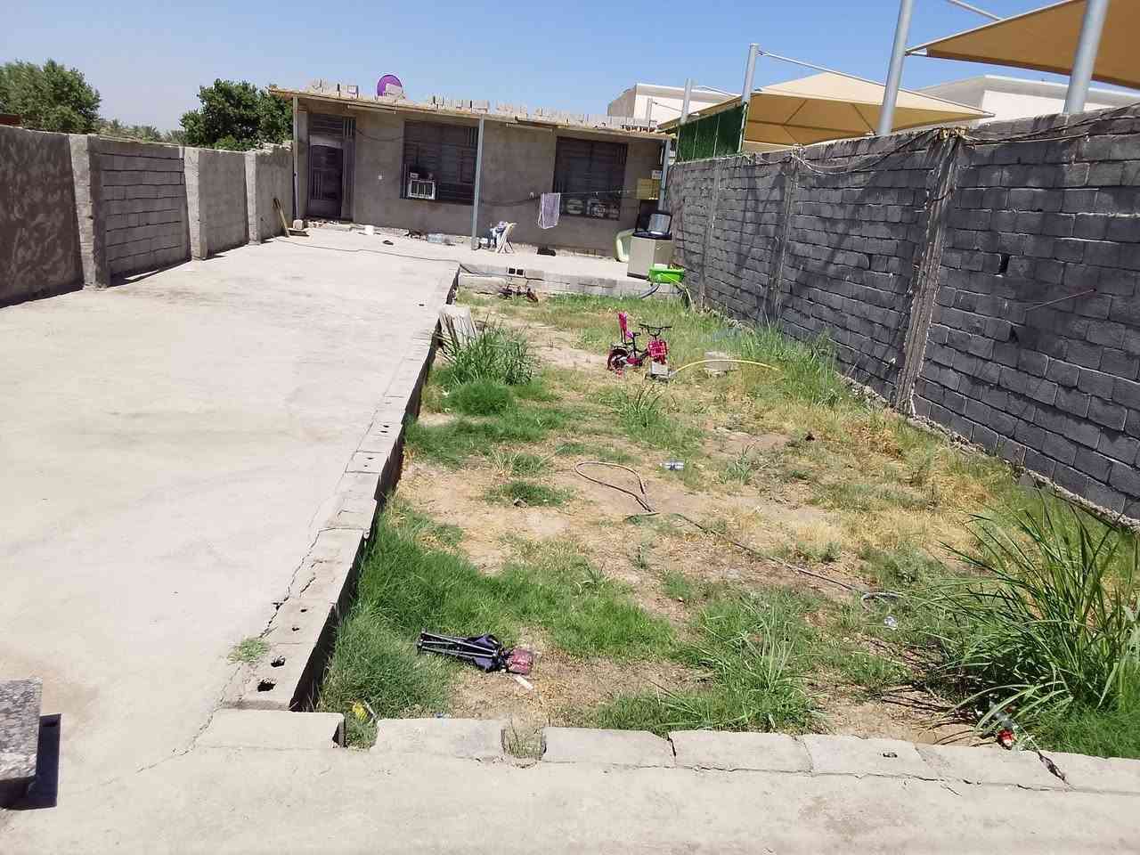 دار للبيع ويصلح مزرعة مساحة 350متر واجهة 9,5 ونزال37  شارع 8م  طابو زراعي  منطقة لبوعيثة الإستفسار على هذا الرقم ***********
