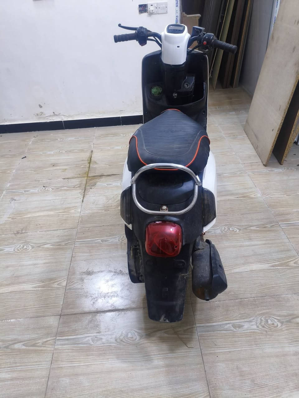 سلام عليكم
ماكس بوليس لبيع  دراجه طافيه ما اعرف شبيه  
مكان بغداد حي الاعلام 
***********
