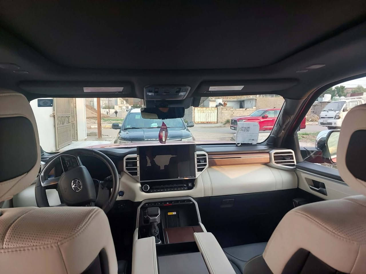 للبيع تيوتا سيكويا 2023 كابستون capstone أعلى فئة فول مواصفات محرك 3.5 تون تيربو هايبرد 
كشنات تدفئه تبريد امامي خلفي 
رادارات امامي خلفي جانبي 
نقطة عمياء 
كامرات 360 
دوسات كهرباء
جنطه كهرباء
راكب 7 
تحديد مسار 
ويل 22
بردات خلفيه وب7 راكب 
صندوق ذكي يفتح عند الاقتراب
وبعد هواية كلش هواية مواصفات بيها 
حادثها  موجود بالصور 
السيارة موجوده ديالى بعقوبة 
للاستفسار الاتصال 
***********
