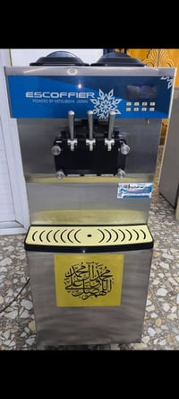 ماكنة ايس كريم سوفت للبيع نظيفه جدا .. شرط الفحص  مستخدمة موسم واحد فق...