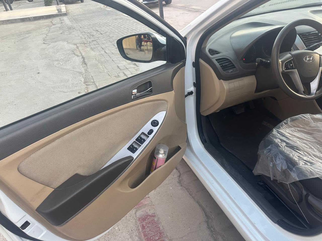 اكسنت موديل ١٥ خليجي فول لشركه العامه سياره بيها فقط جاملع خلفي صبغ ماشيه ١٣٠ حقيقي كير محرك شركه سياره احلا من الصور  رايدها ب ١٠٥ وبيها مجال ***********
