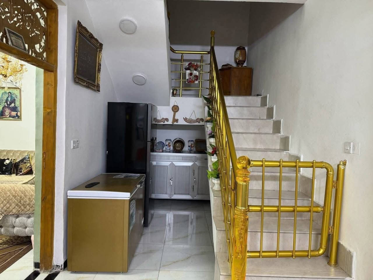 السلام عليكم  بيت منطقه الدوره البوعيثه طابوزراعي سند٢٥ مساحه 100 متر ع شارع تجاري مجمع ابراج الفرح بشارع صيدليه السنبله باسمي مباشر تنازل بشركه ودافع خدمات بيت مرتب ومايحتاج إله كلشي طابق واحد واجهه 7 و70 طابق واحد مدخلين صاله ومطبخ وغرفه نوم وبيتونه ومنور وحمام السعر ٩٥ مليون وبي مجال الاتصال ع الرقم ***********
