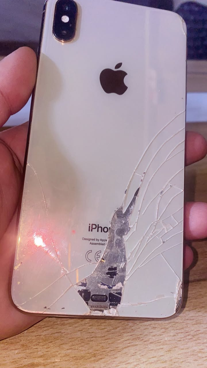 11برو ماكس بصمه وجه مشكله بطاريه مستبدله نوعيه زينه ذاكره 64نضيف جدا
واكس ماكس ضهر مثل مموضح بصوره ذاكره 256بطاريه مستبدله  وبصمه وجه مشكله اريد مراوس ب15او16برو ماكس ذاكره عاليه ونضيف ***********
