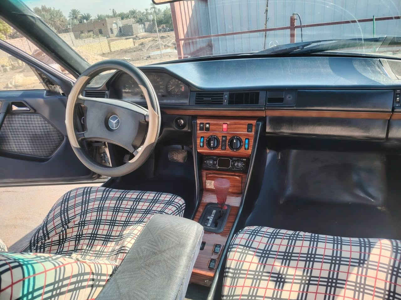 السلام عليكم
للبيع دب موديل 90 محرك ٢٥٠٠ رقم انبار دولي مشروع وطني بأسمي قواعد دبل بيهن خياس معمرات سعر 50/سوق الشيوخ
***********
