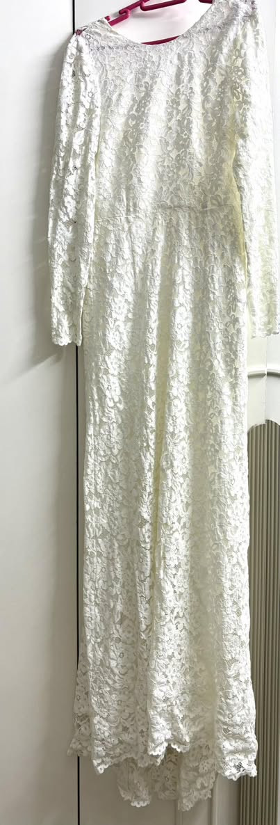 هلو بنات هذا فستان اشتريته وجان مستخدم وبس غسلته وگدرته وبعدين كالوا نلبس وردي فبقى عندي أريده ب٣٠  المكان بغداد البنوك وهاي تفاصيله وحتى مكاويته وبي ذيل ويلبس قياس ٣٨ هيج مو اكثر ما أتوقع وبي فتحه من الظهر


**إذا كنت صاحب هذا الإعلان وتريد حذفه لأي سبب، رجاءا أرسل رسالة إلى الدعم الفني**