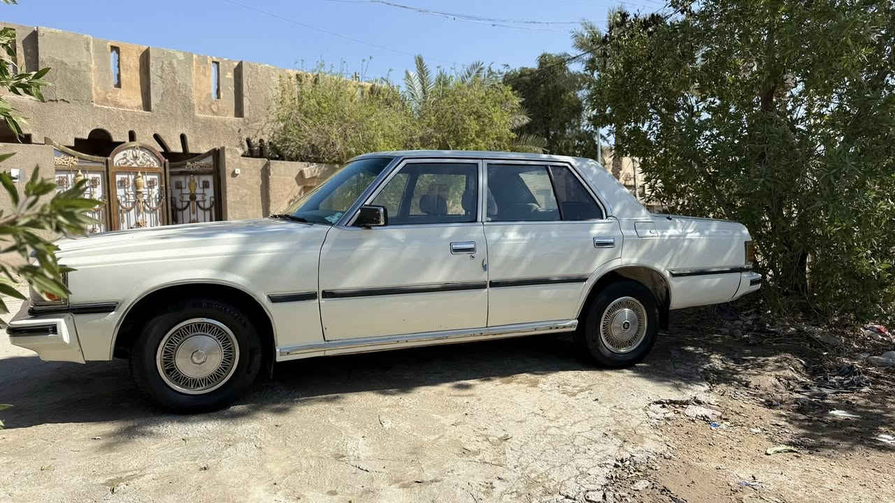 السلام عليكم للبيع سوبر موديل ٨٢مصبوغه احزام محوره كير ومكينه ٣٠٠٠رقم بغداد السعر ٤٥’***********
