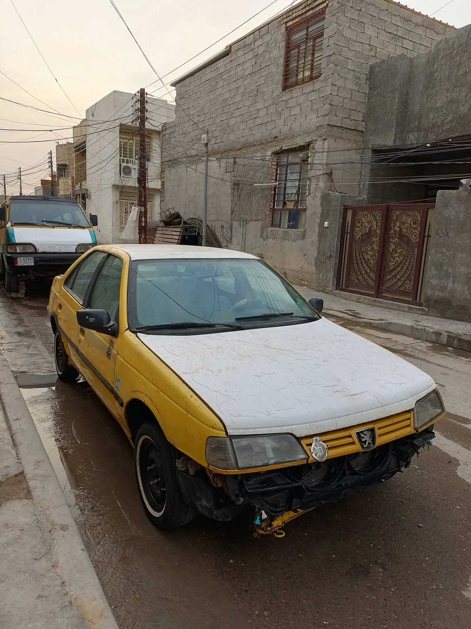 السلام عليكم بيجو روا مديل 2008 السياره حلوه ونضيفه 
صدر جديد داخل جديد مابيها لا ضربه ولا صبغ ولا خياس 
مكينتها بيها تبخير قوي السعر  15ورقه وبيها مجال العنوان بغداد الزعفرانيه  رقم ***********
