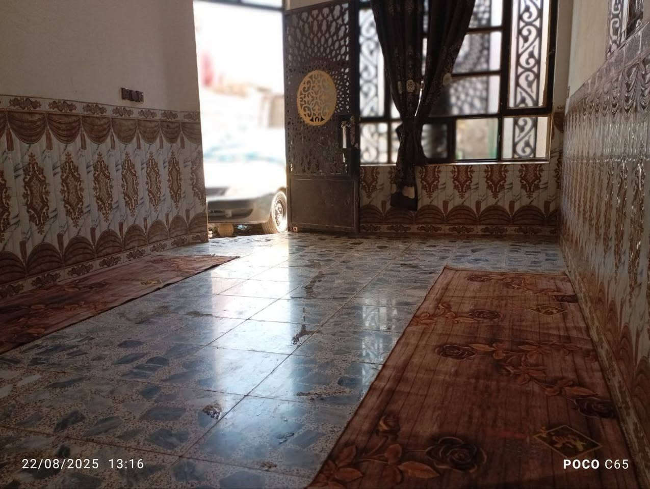 سلام عليكم بيت البيع زراعي مساحه/150//متر 
1لبيت يتكون من طابق واحد 2لبيت يتكون من استقبال وغرفة وصاله 3بناء حديث متكامل من كل مستلزمات ماء كهرباء تبليط/العنوان منطقة العكيلي قرب اسواق الفراشه داخل الفرع السعر 32وبيه مجال ***********
