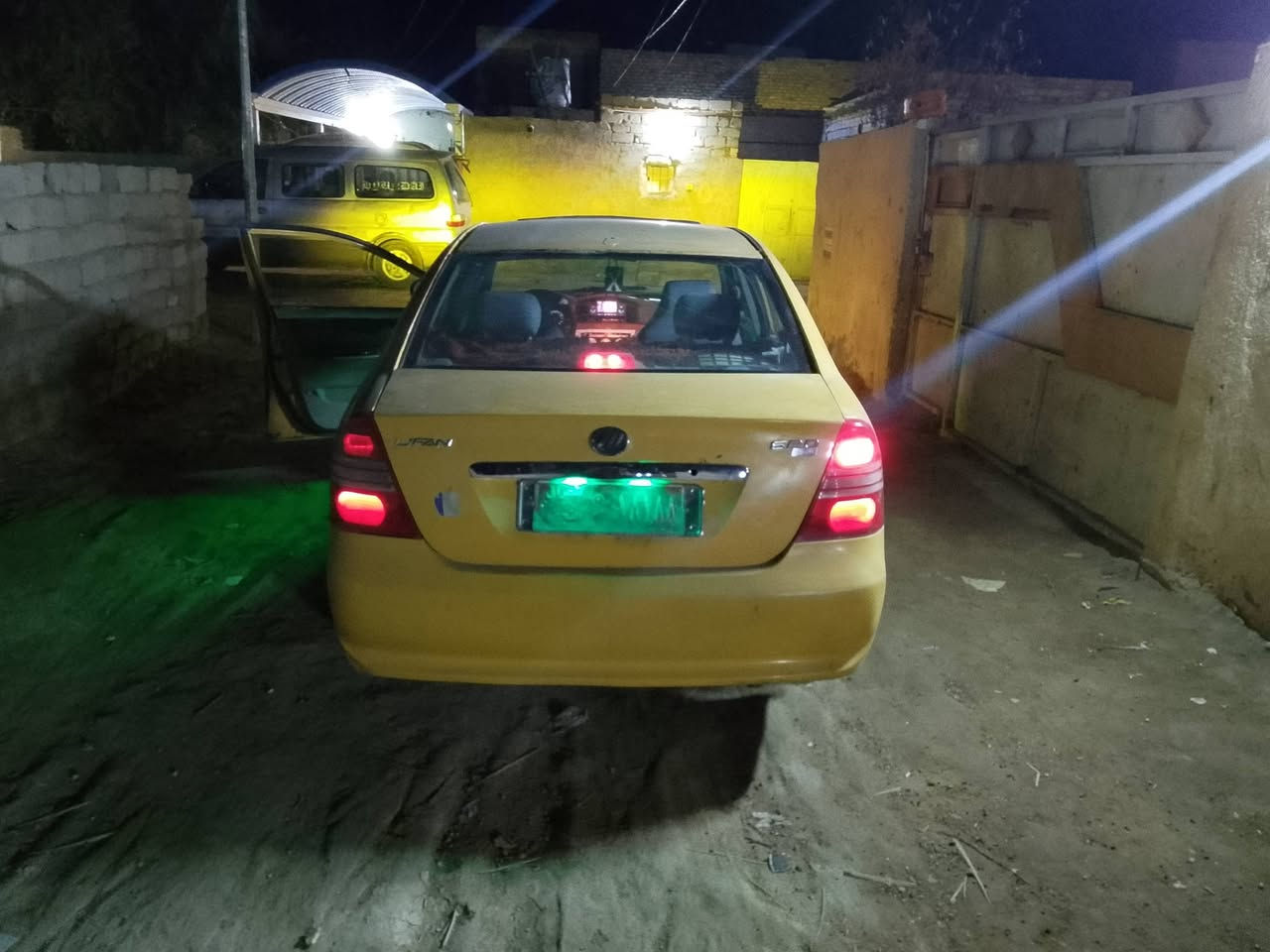 اليفان موديل 13 اوتماتيك 
رقم صدامي احمر  سياره بلاد نضيفه 
جاهزه تصال ع الرقم ***********
