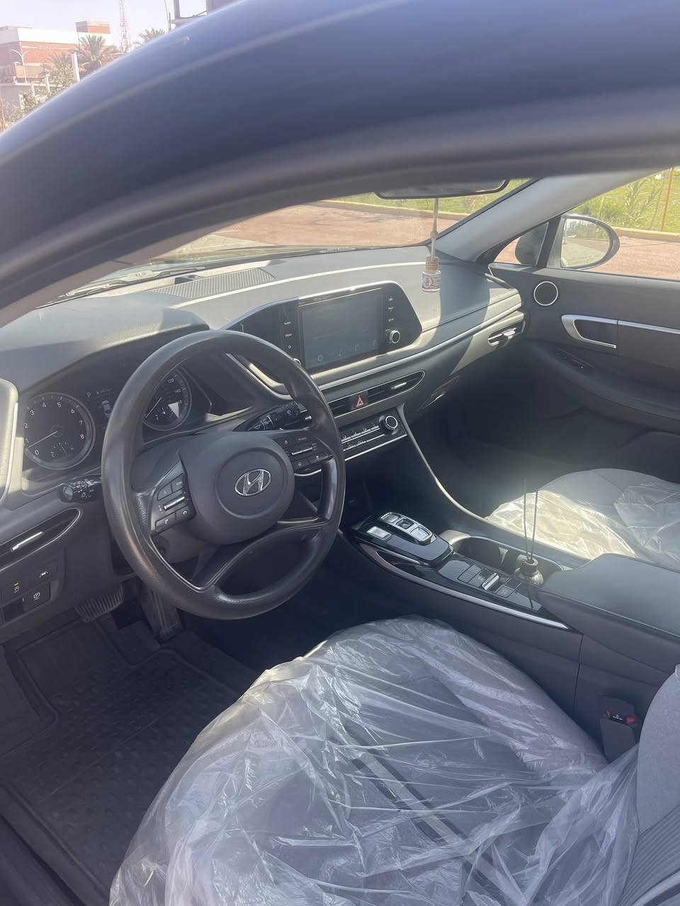 يااللّه
سوناتا 2021 سيارة كلش نظيفة
ماشية 100 الف
***********
محرك 2500 
شاشة جبيرة كامرا
4 وضعيات قيادة
هاندبريك بصمه
صندوك بصمه
اوتو هولد
اوتو ستوب
تحديد مسار
تحكمات ستيرن
رادار
مثبت سرعه
بدون ارباك وتبديل قطعتين بنيد ودعاميه
باقي المواصفات معروفه
السعر 160 وبيها مجال
