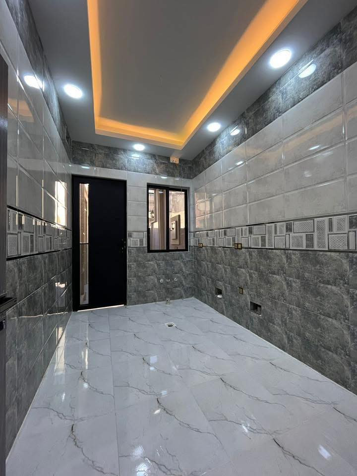 السلام عليكم ورحمة الله وبركاته #مكتب_الغوالي
بيت للبيع في حي المشراك خلف مطعم كباب عرفان

🔹 المساحة : 100م ، الواجهة : 6م طابقين زيرو تسليم فوري مفتاح 🔑 

🔹 سند طابو ملك صرف شرط التحويل وقرار التمليك

🔹 اساس البيت مصور لدنيا بالكامل من تغيير التربة الى اخر مرحلة 

🔹 بناء هندسي على الطراز الحديث فول مواصفات

ط1 : كراج ، استقبال ، هول ، مطبخ ، غرفة نوم ، صحيات

ط2 : ثلاث غرف ، هول ، صحيات ، بيتونه ، سطح كاشي

مجهز بالكامل بكافة الانظمة الحديثة -

دكتات - سبالت - غسالات - انترنيت - دشات - كاميرات

للاستفسار اكثر مراجعة #مكتب_الغوالي الكائن في حي السماح الاركان قرب مدرسة السماح الابتدائية وقرب مول القمة على شارع 20 او الاتصال على الارقام التالية -

***********

***********
