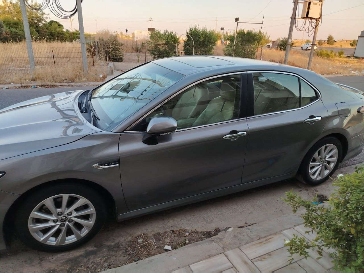السلام عليكم 
كامري GLE فول مواصفات 
تشغيل عن بعد 
بصمه 
بنوراما 
حساس
مكينه 2500
سياره بعدها كفالتها لا صبغ لا تبديل قطعه بيها فقط ملاحاظات 
رقم اربيل 
لون واضح كدامكم 
حته دهنها من الوكاله ابدله 
سياره مرتبه وحلوه ماشيه 55.000
تحويل ثاني يوم مباشر 
مكانها اربيل 
سعرها 235مجال بسيط حك الجيه للاستفسار خاص او اتصل 
***********
