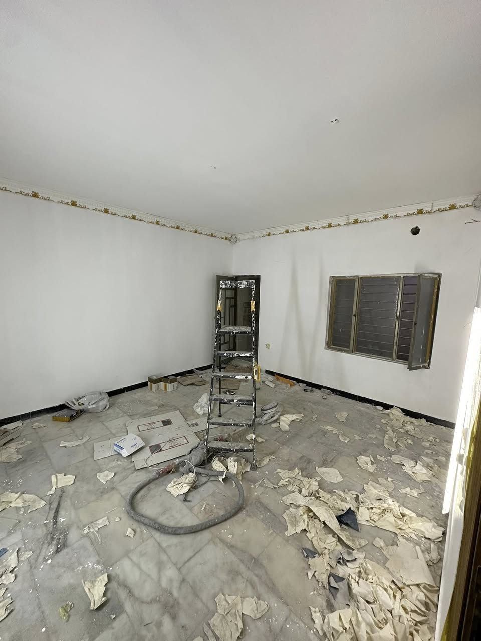✨🏡 مكتب حلم عقاري 🏡✨
نحقق حلمك بالعقار المناسب بأفضل الأسعار والمواقع المميزة 

ثلاث وحدات سكنيه للايجار💎

كل وحده تتكون من 
غرفه - صاله - مطبخ - حمام ✅
موقعه السيديه شارع الكويتي 📍

سعر الطابق الارضي: 800 ألف 

سعر الوحدات الاخرى:  500 الف 

تتواجد عند مكتب حلم عقاري 
الموقع : السيديه - الضباط - شارع الكويتي 📍
للتواصل والاستفسار ***********
