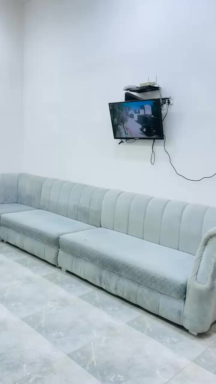 سلام عليكم ديوان كويتي نظيف ٢ زاويه ٢ قفالات عدد كلي ١٠ قطع ١٦متر مع طاوله كبيره سعر ٧٥٠ البصره ام نعاج خلف معمل ثلج الأمي الياسمين ***********وات ساب
