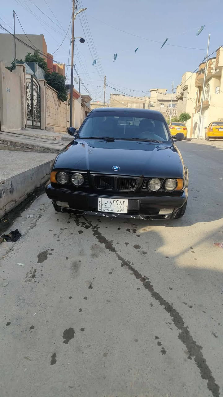 السلام عليكم اخوان BMW525اصل مستعجل حيل  
محرك مسكر عدل 2500شرط
كير شرط
رقم نينوى شرط التحويل 
مصبوغة عام و بدون معجون
لون اسود طوخ 
طخم تاير جديد ويل خلية اصلي بدون تصليح 
بجم عريض 

اخوان السعر 52وبيها مجال للطيبين مستعجل حيل حيل 
موصل تل الرمان
*********** 
و شكراً 🌹
