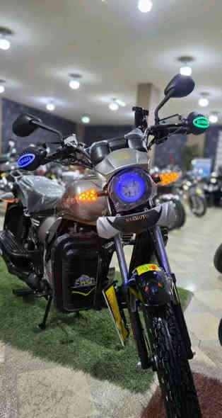 السلام عليكم 
دراجة أوباما دخول جديد موديل 2025  
تجي محرك 200cc 
للعلم الدراجة جانت مگطوعة اخر مديل الها 2021 ورجعت توفرت بمحرك جديد 200cc وتحسينات ع الشكل والدشبول 

باقيات قطعتين فقط 
السعر 1750 مليون و 750 ألف

***********
