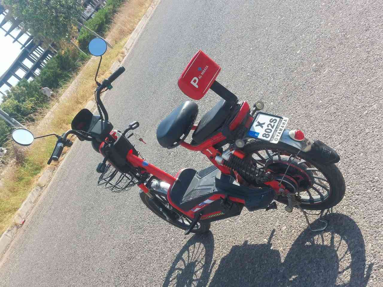 بايسكل نوعية الماس اخو جديد حجم كبير سعر ٣٠٠ و بي مجال مكان اربيل.               پاسكلیکی زۆر خاوێنە حجم ٢٢ ئاخر گەورەکەیتی ٦ پاتری لەسەرە هەمووی نوێیە هەردوو تایەی کرایتە چوپلێس شەریکەی ئەلماسە باشترین شەریکەیە نرخی ٣٠٠ هەزارە ***********
