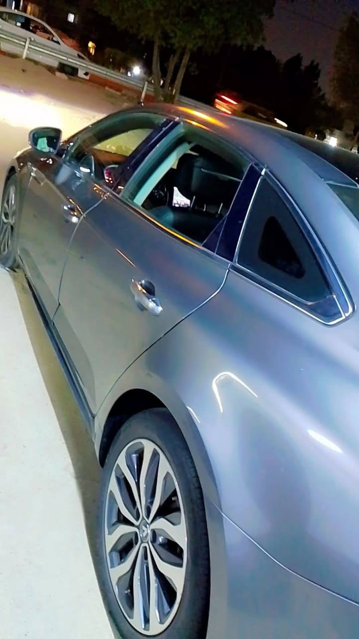 رينو تاليسمان ٢٠١٨ فولفقط باب السائق مصبوغ وخشم الجاملغ المواصفات :
* شاشة كبيرة ايباد وتم اظافة نظام اندرويد اوتو و كاربلي 
* كشنات كهربائي
* كشنات تدفئة وتبريد
* نظام أوتو بارك
* قطعتين تبريد
* داخل 7 الوان
* بردة صندوق اصلي شركة
* ليدات امامية لايت ودعامية
* لايتات زينون اصلي عالي وناصي
* أوتو لايت
* كاميرا خلفية
* حساسات امامي وخلفي وجانبي
* رادار خلفي
* رادارات جانبية
* بانوراما
* تحكمات ستيرن
* كروز سرعة وليمتر
* اشارات مرايا
*  هاندبريك بصمة
نضام تحديد مسار
* نظام خرائط العراق
* انظمة قيادة ٥ متنوعة سبورت وايكو وغيرها
للاتصال:***********
