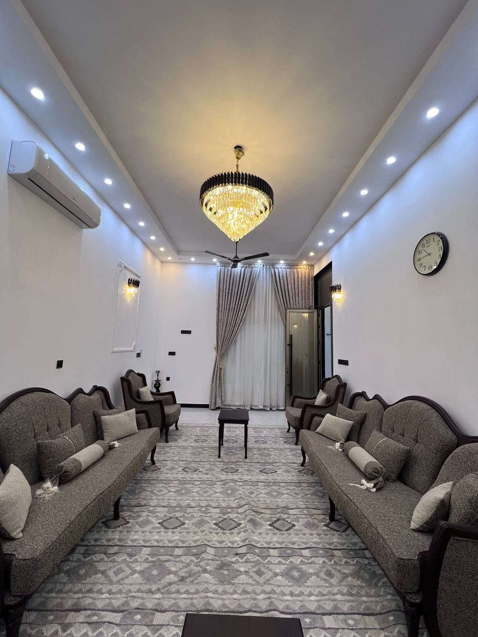 دار سكن / البناء #طابوق اصفر بالكامل
#المساحة :: 220م 
اساس وسقف كونكريت البناء حديث .
إبي الخصيب جيكور قرب حسينية حبيب ابن مظاهر .
…………….
طابو صرف زراعي عراقي نموذج 25
تقابل صاحب الأرض مباشر .
…………….
#يحتوي :: كراج واسع . جزامة منظومة غاز وماطور بوستر
صحيات خارجية . أستقبال . مطبخ حار + بارد . صالة واسعة
غرفتين منام . صحيات داخلية . منور . حديقة داخلية شلال .
…………….
درج خارجي مؤدي للسطح .
#نظام_شغل_البيت_جبس_بورد
…………….
البيبان والشبابيك ألمنيوم / الزجاج عازل صوت .
…………….
سقيفة فوق البيت / شغل السطح مادة عازلة للرطوبة .
…………….
الدار بي تفاصيل اكثر غير مذكورة .
…………….
#السعر :: 180 مليون قابل للتفاوض .
…………….
#للأستفسار :: 
***********
