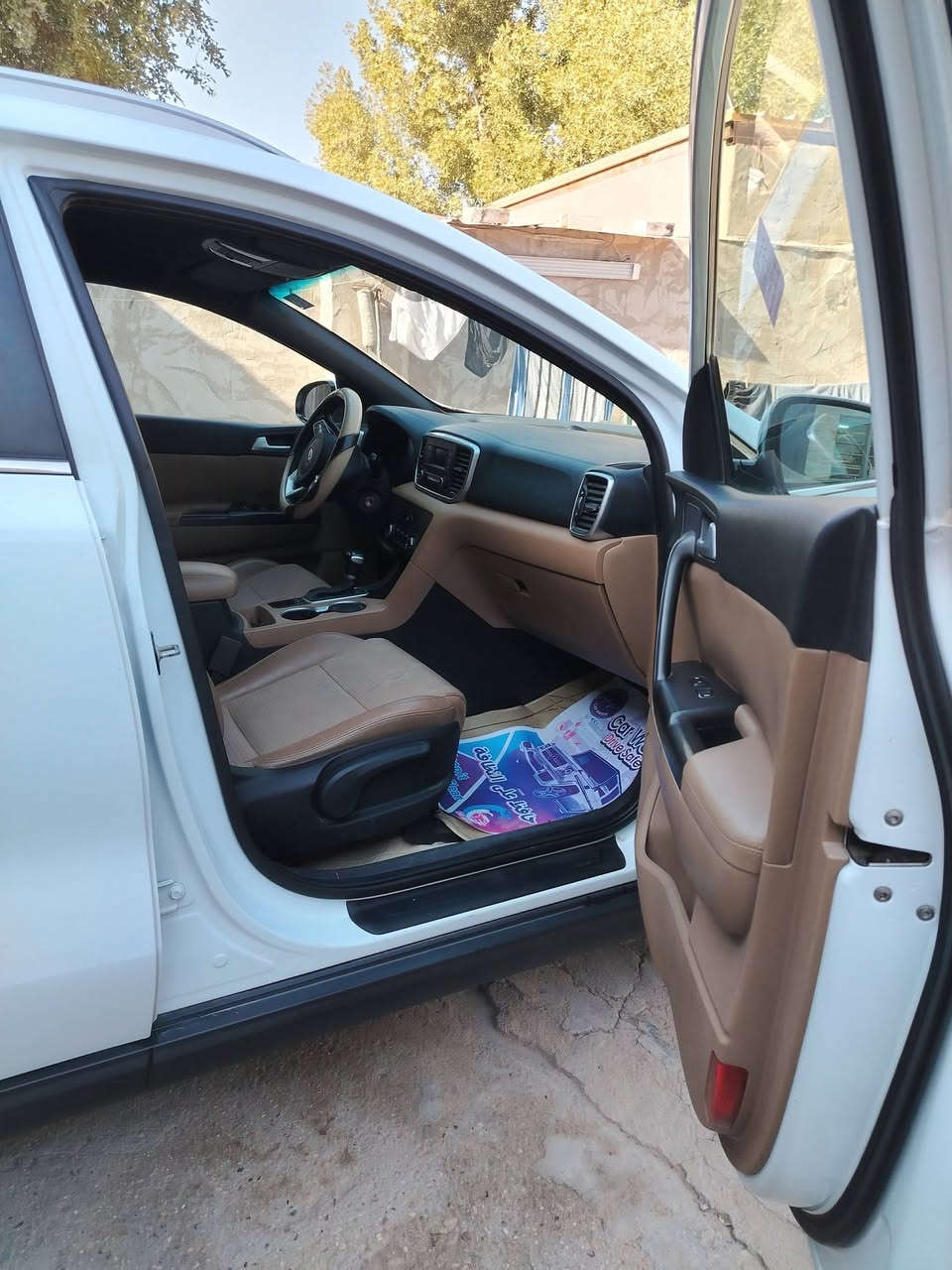 للبيع كيا سبورتج موديل2020 ماشيه  73 حقيقي السياره لا بارد ولا صبغ مواصفات
حساس خلفي امامي
تبريد قطعتين
تحكم جهتين
مري شفط
خمسه ويل كب
للتواصل*********** بغداد الشعب
