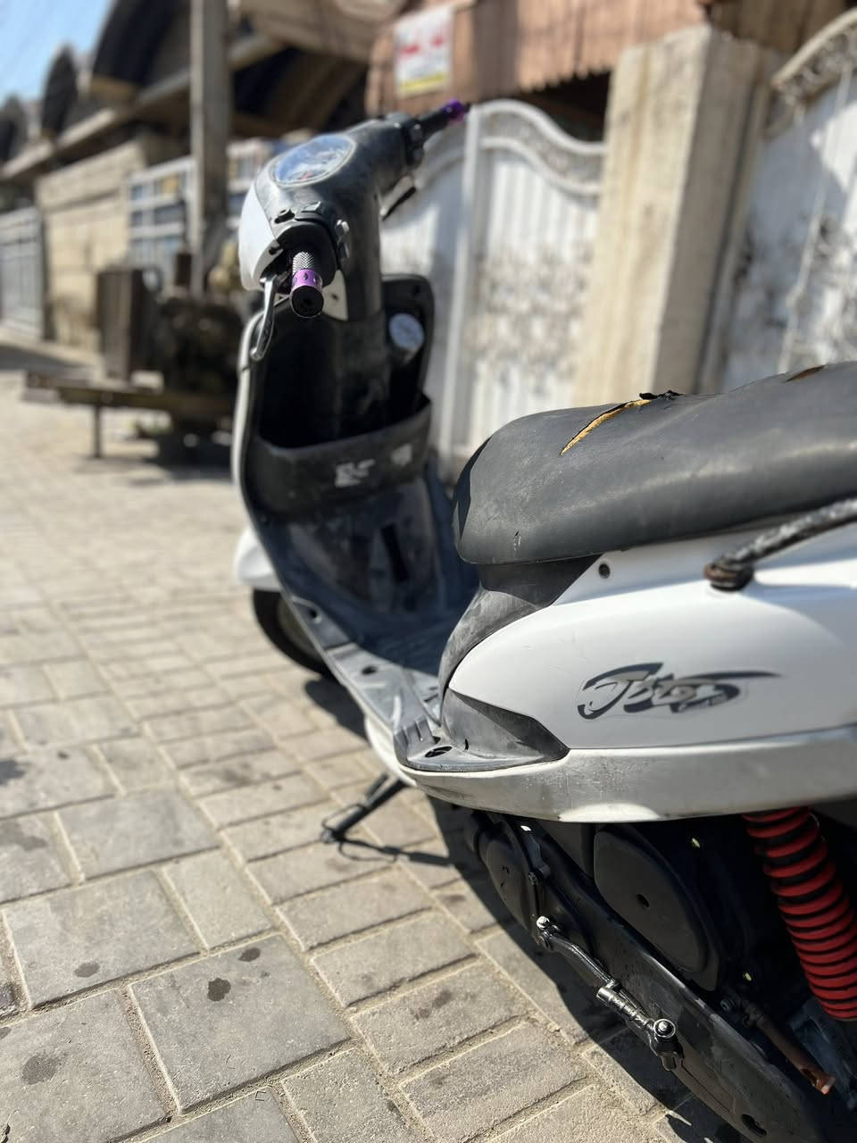 ماكس منغولي مكفوله كفالة عامه كفرات بلاد اصليات كله مختم مكينه برغي ممفتوح بيه كهربيات كله شغاله 
المكينه خرسه مينسمع اله صوت 
عنوان بغداد الشعب  شارع عدن 
سعر 550وبيه مجال 
***********
