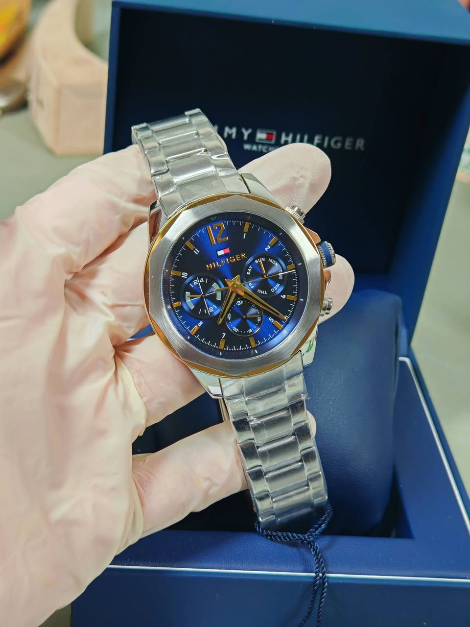 مزااااد مزااااد 
لدينا لكم اليوم مزاد جديد لساعه راقيه وانيقه الساعه تومي هيلفكر الامريكيه الشهيره الساعه اصلي كامل المرفقات مع الظمان سنتان 
المزاد يبدا الان وينتهي ساعه 4 فجر

الاعتماد على الماسنجر 

فتحة باب الساعه 55 دولار  واقل رفعه 5 دولار 

الساعه بطاريه
القطر 45
كرونكراف 
سنتر ايام الاسبوع
سنتر ايام الشهر
سنتر نظام 24
منفذ شهري
ارقام لامينوس 
البدن ستانلس ستيل 
مضاده للماء 50متر
طلاء ثابت
القفل دكمه
تاتي كامل المرفقات مع الظمان سنتان 

يوجد توصيل لجميع المحافظات


**إذا كنت صاحب هذا الإعلان وتريد حذفه لأي سبب، رجاءا أرسل رسالة إلى الدعم الفني**