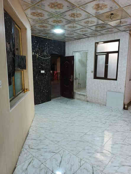 للبيع شقه سرقفليه البنوك حي سومر شارع المدارس بناء نظيف مساحة ٧٥م طابق ثاني بيه ٢نوم وصاله وخدمات السعر ١٤ والايجار ٢٠٠ للاستفسار ***********
