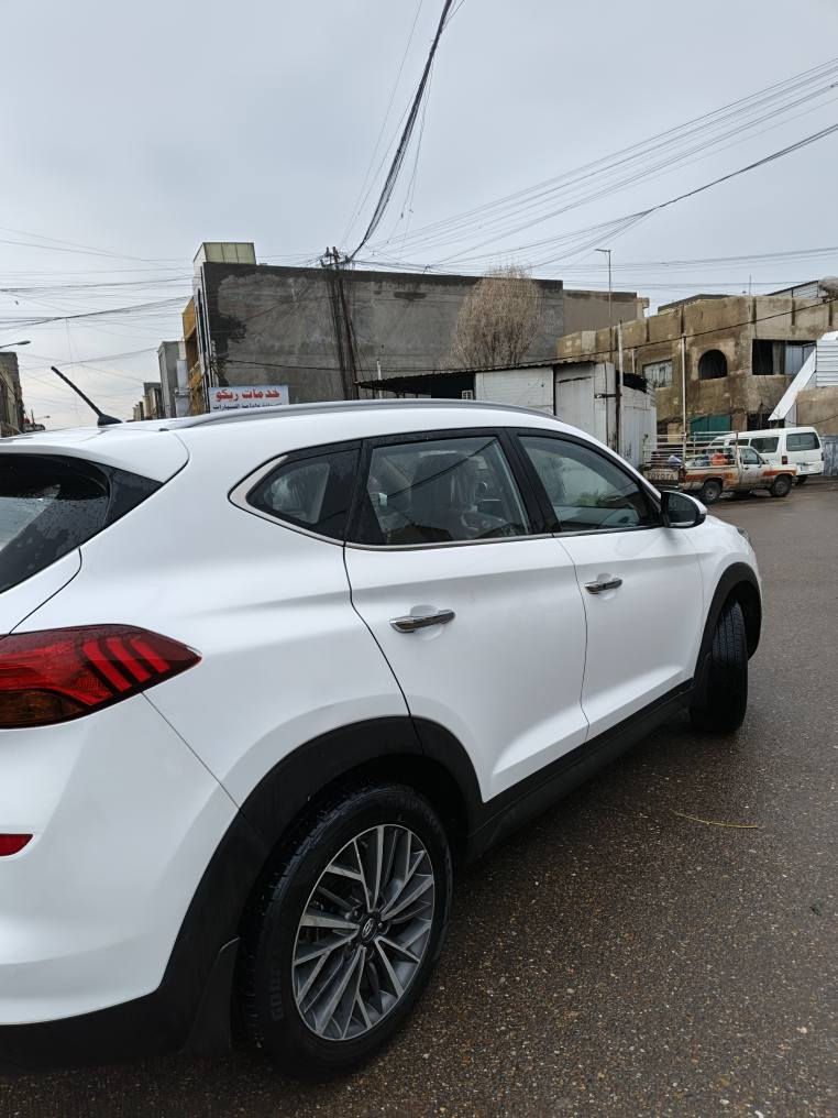 السلام عليكم للبيع
توسان  2020فول مواصفات عدا بنراما خليجي
ماشية ٧٢الف 
بيه بارد جاملغ الأمامي وكارت حافه بنيد
محرك كير ع وضع الشركة برغي ممفتوح بيهن 
 ، بصمة تشغيل وبصمة بيبان تبريد قطعتين خمسة عدسات  اريل نفكيشن 
كشنات جلد بقلاوة كشنين كهربائ
شاشة كبيرة  تحكم ستيرن
 صاج داخل السيارة لايت لد ، مري شفط
، ويل كب حجم ١٩    ثلاجه بالجكمجه  
شاحن لا سلكي  كامرة امامية + خلفية دوارة 
حساس خلفي  اصلي 
إضاءات لد باليدات 
رقم السيارة بغداد ألدولي وهزه جديدة باسمي مكان السياره بغداد السعر 195 وبيه مجال رقم
 ‭ ‭0770 7819201 بغداد, العراق
