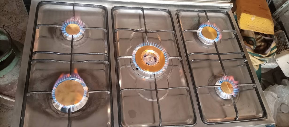 طباخ نضيف شغال ١٠٠٪ خمس عيون + الفرن  سل استيل وباقي التفاصيل بل صوره


**إذا كنت صاحب هذا الإعلان وتريد حذفه لأي سبب، رجاءا أرسل رسالة إلى الدعم الفني**