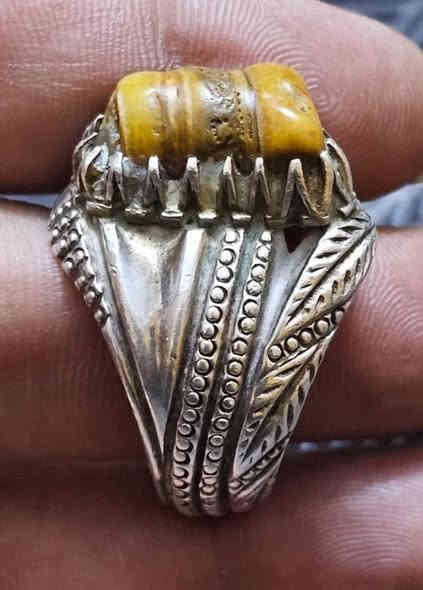 لوي نباعي رصاصي خمس لويات والاصفر خشن ثلاث لويات صياغات يدويه مدينه الصدر باقي التفاصيل خاص او تواصل ***********
