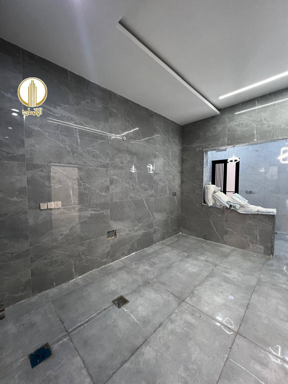 #مكتب_الاتحاد_لتجارة_العقارات_والمقاولات 
 🏛⭐️للبيع او معارضة⭐️حي النور خلف سايدين دانية ماركت⭐️🏛
                 
⬅️️ مساحـة 190متر 

⬅️️الابعاد 8متر ❌️ 24متر

⬅️ الإتجاه غروب 

⬅️شارع تبليط ١٢متر

⬅️️سند طابو ملك صرف 

⬅️️طابقين ٧غرف نوم 

⬅️️بناء حديث 2025

⬅️الطابق الاول:
 غرفتين نوم إستقبال مطبخ هول صحيات كراج مناور

⬅️الطابق الثاني:
 ٥غرف نوم هول صحيات بلكونة بيتونة 

تفاصيل اكثر يرجى مراجعة المكتب
_____________________________ 
         مكتب الاتحـــاد للعقار 
الفرع الاول : شارع المصارف الرئيسي 
الفرع الثاني: الصديق بداية سايدين البحرين 
           *********** 
                      🏛
           ***********
