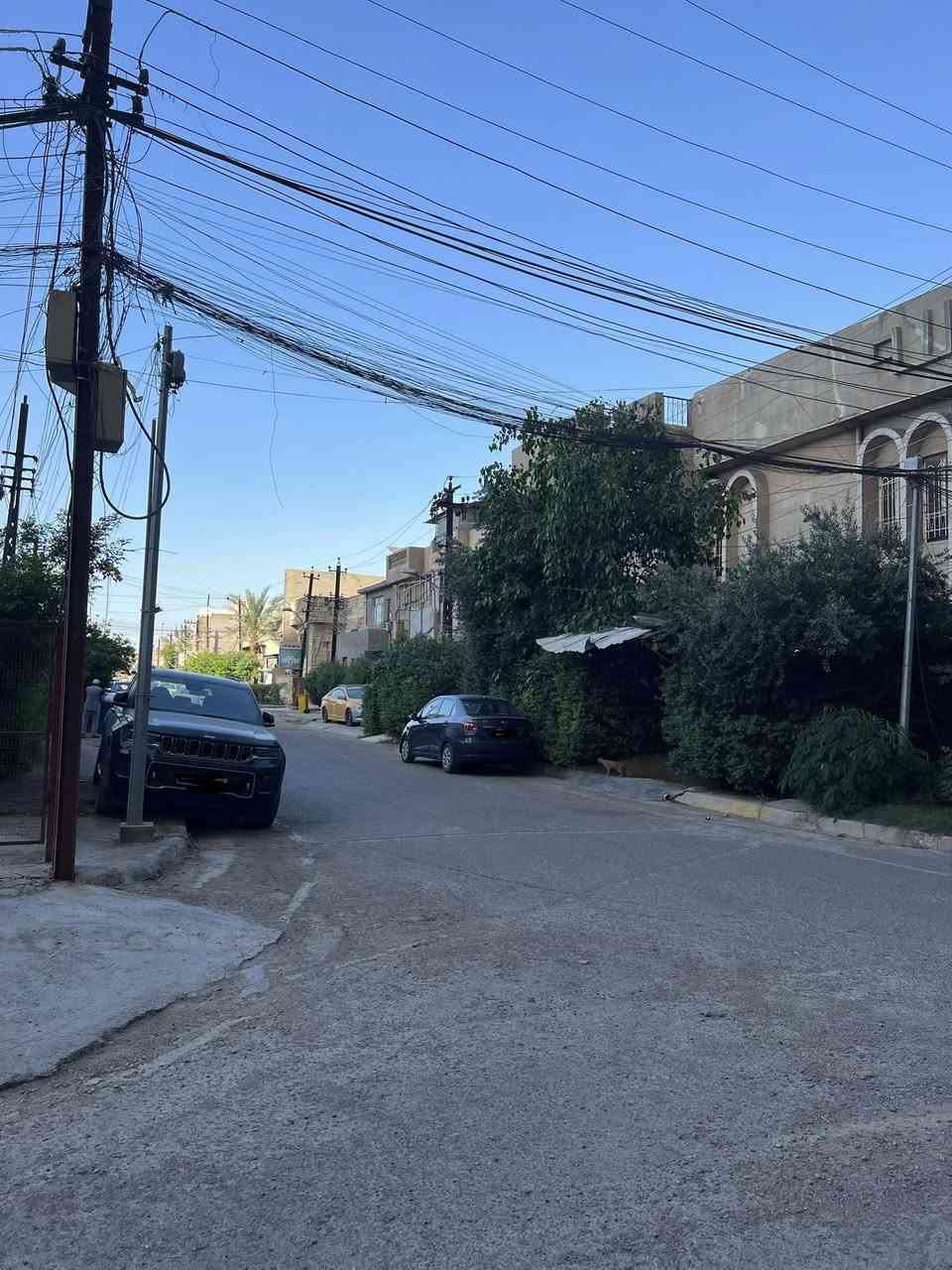 بيت ركن موقع مميز على شارعين عريضة للبيع ملك طابو سكني سند مستقل حي تونس افاق عربية.

المساحة ٢١٤ واجهة كبيرة ٢٠ متر النزال ١٠ ونص البيت مكون من طابقين وطابق ثالث تحت الارض مع كراج وحديقة. 

 التواصل على الرقم ***********
