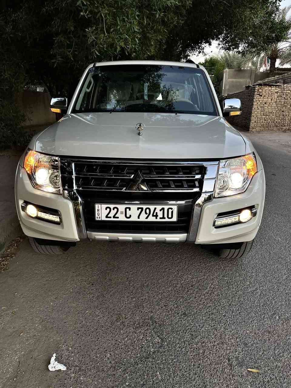 السلام عليكم
-ميتسوبيشي باجيرو(gls 2022 الحصري والقليل) وارد خليجي  العلامة الذهبية اصل 
 -محرك 6سلندر 3.0L 
-كلين تايتل بيهة خدوش بسيطة مثل ما موضح 
-الممشة 39 الف كيلو حقيقي (وقابل للزيادة)
-  فول مواصفات عدا الدمام( فتحة سقف رادارات خلفية كامرة خلفية رادار امامي  وشاشة،تحكم ستيرن، كشنات جلد ،مثبت سرعة، دبل سويج  ، اوامر صوتية ،انارة ترحيبية انارة زينون تلقائية  تبريد تلقائي + منفصل اربع قطع امامي و اربعة خلفي ، لد نهاري ، كشافات ضباب امامي و خلفي ، ثلاجة، مري شفط ،7 راكب) .
- السيارة عليهه تخم تايرات جدد صار الهن اقل الشهر من مبدلات (السبير مطاخ الكاع من طلعت من الوكالة) 
*اخوان السيارة عالبلاد مامبدل برغي بيها يشهد الله .
-السعر $290 ورقة وقابل للتفاوض 
 الشراي يتصل على الرقم ويدلل *********** ما متواجد بالتواصل .مكان السيارة بالسماوة، رقمها اربيل (بيع فقط).
