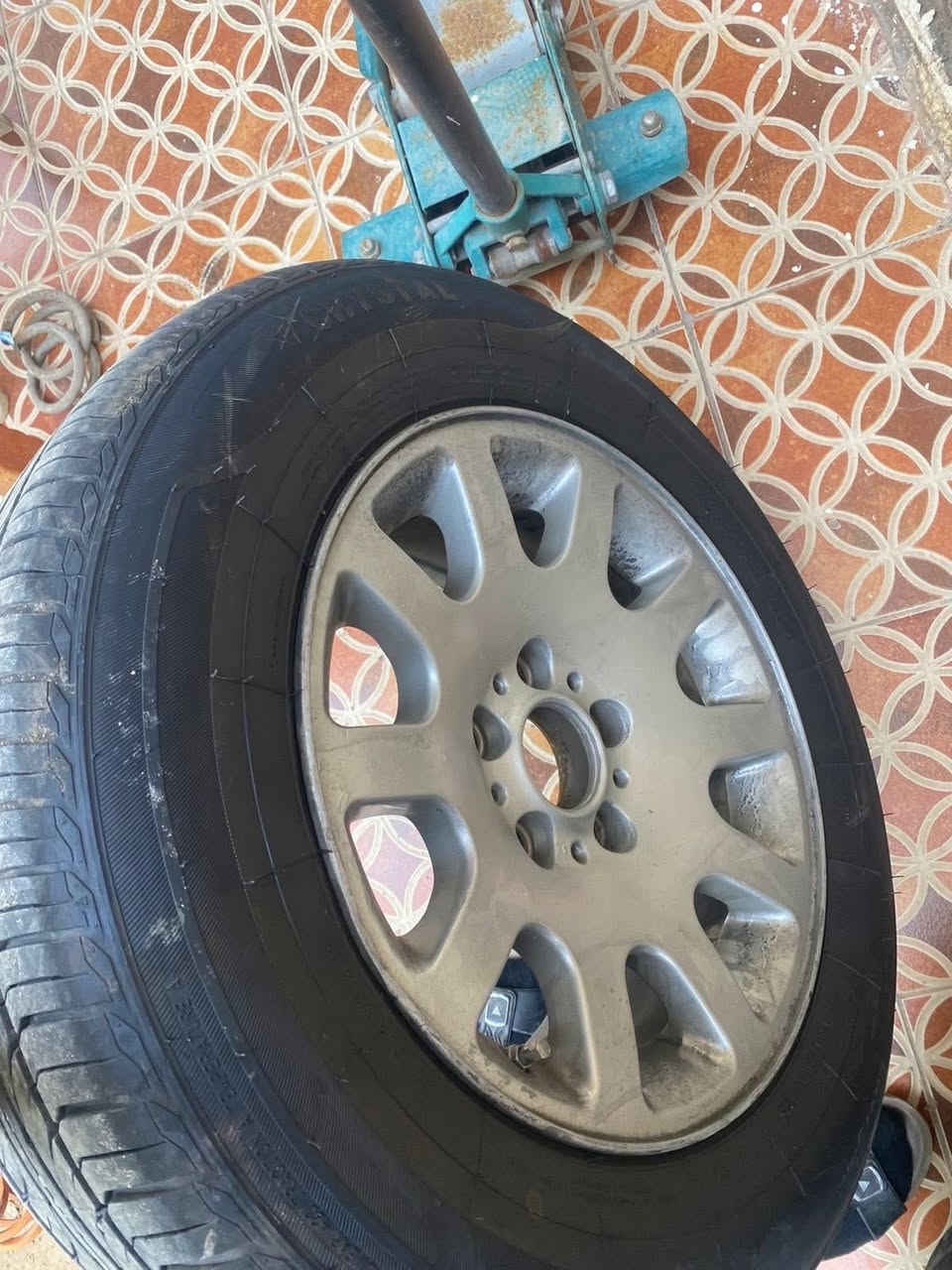 السلام عليكم ويل 16 مال خفاش 2000. بلادي نضيف تخم تاير بلكارتون جديد السعر 270الف وبيهن مجال بسيط  
***********
