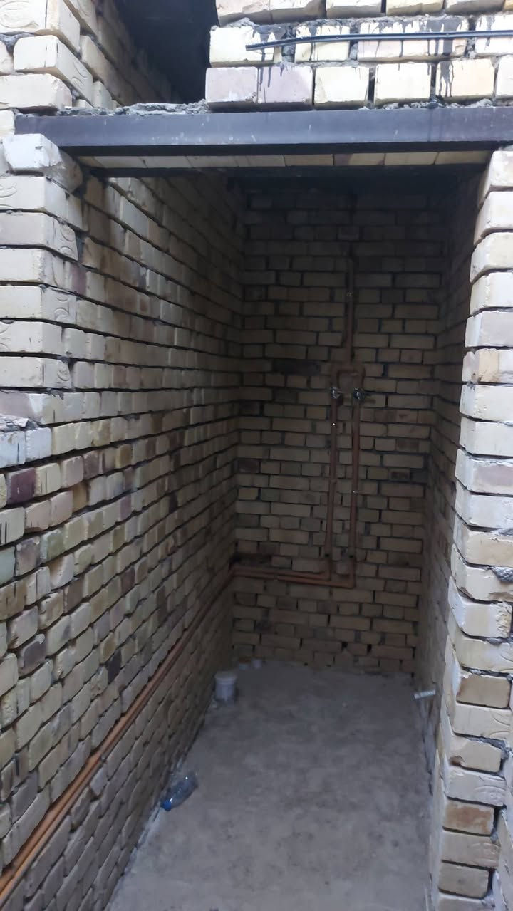 سلام عليكم
بيتين للبيع بناء جديد 

المساحه كامله ٢٠٠ ومقسوم كل بيت مساحه ١٠٠م 

المكان حي الكوفه قريبات للشارع تقريب ١٥٠م او اقل 

كله طابوك صب كونكريت يتكون

 كل بيت منهن من ديوانيه مطبخ صاله غرفه صحيات داخليه وخارجيه 

لاستفسار مراسلة الحساب أو الاتصال على الرقم 
***********
