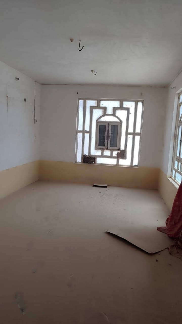 عاجل للبيع بيت طابو صرف حي الميلاد المساحه ١٠٠ متر ٣ غرف نوم طابقين صب مسلح كونكريت حرف تي يباع نقد يباع على المبادره يراوس بسياره كوري حديثه مع الفرق الشراي يتصل *********** النجف الاشرف النجف, العراق
