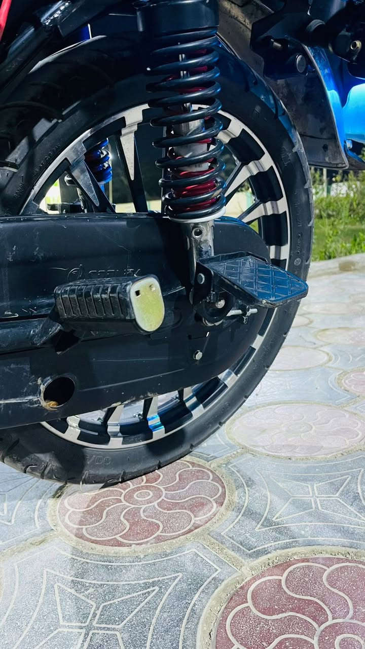 سلام عليكم دراجه سونك مديل25دراجه كفاله كير محرك كهربيات كلها شغاله بصمه عن بعد شغاله   وراق موجوده سعر 750مكاني بغداد حسينيه معامل***********
