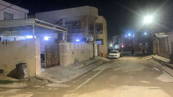 دار للبيع ركن مساحة 270متر
يحتوي على 
غرفتين نوم ٤*٥
مساحة درج صحيات داخلية مطبخ استقبال 
العنوان حي المالكي حولي البنزين خانة
***********
