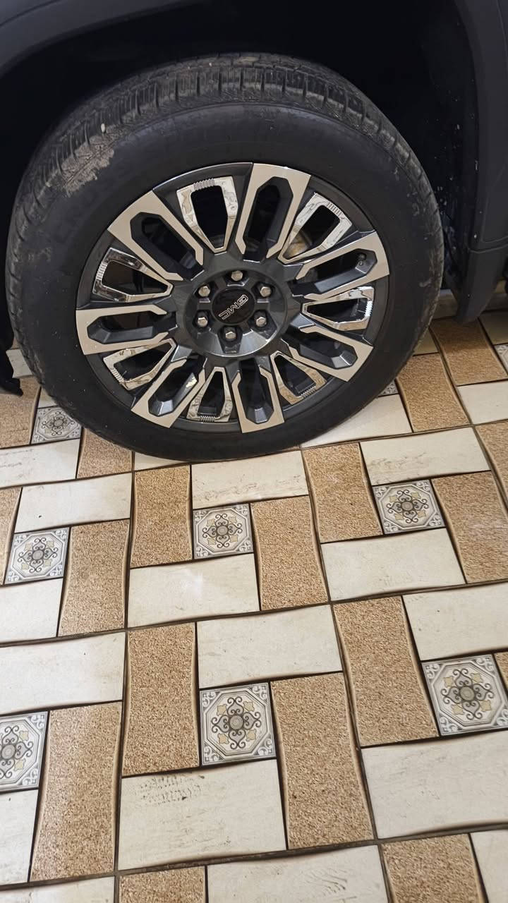 السلام عليكم GMC سيره موديل2023
وارد أمريكي رقم سليمانيه كلين تايتل كفاله عامه من معجون وصبغ وتبديل 
مواصفات فول بنو رامه خزن ميموري كشنات تدفئة وتبريد أمامي خلفي منضومه زنون سياقه ذاتيه مرايات شفط تشغيل بصمه حداده بلاديه تخم تاير اصلي المكينه 5300 كير طرح10نمر مواصفات دنلي بس ليست دنلي ما عده دواس شفط سياره بسمي هزه جديده ورقم جديد للاستفسار ***********
