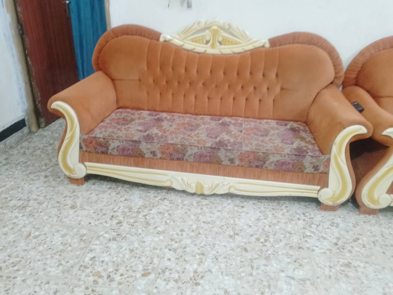 تخم كامل للبيع خمس قطع دجين شارع حجي كشكول قرب حسينه اهل البيت سعر 250 بي مجال ***********
