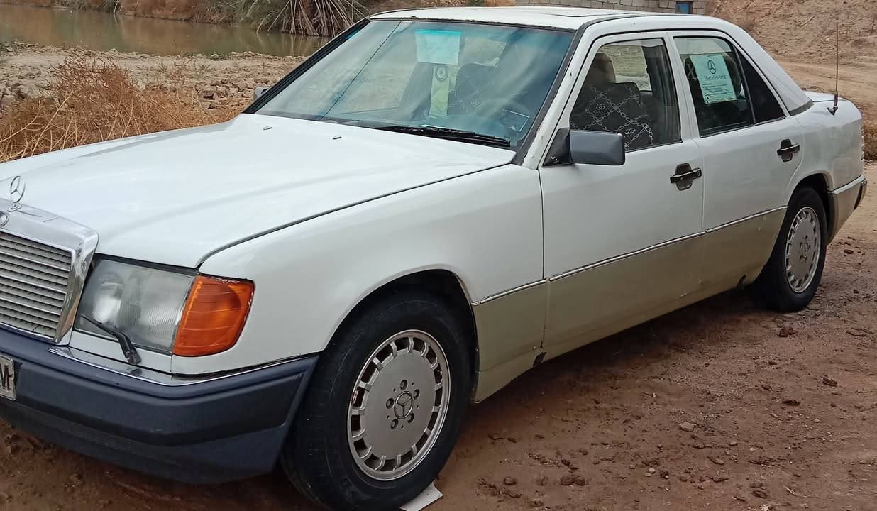 السلام عليكم 
مارسدس دب موديل 89 رقم بغداد الماني مشروع وطني بسمي سنويه لل 27
محرك بطه 2500 
سياره جاهزه بس تبريد مابيه السعر 57 ورقه
مكان السياره ميسان العماره
للأستفسار ***********
