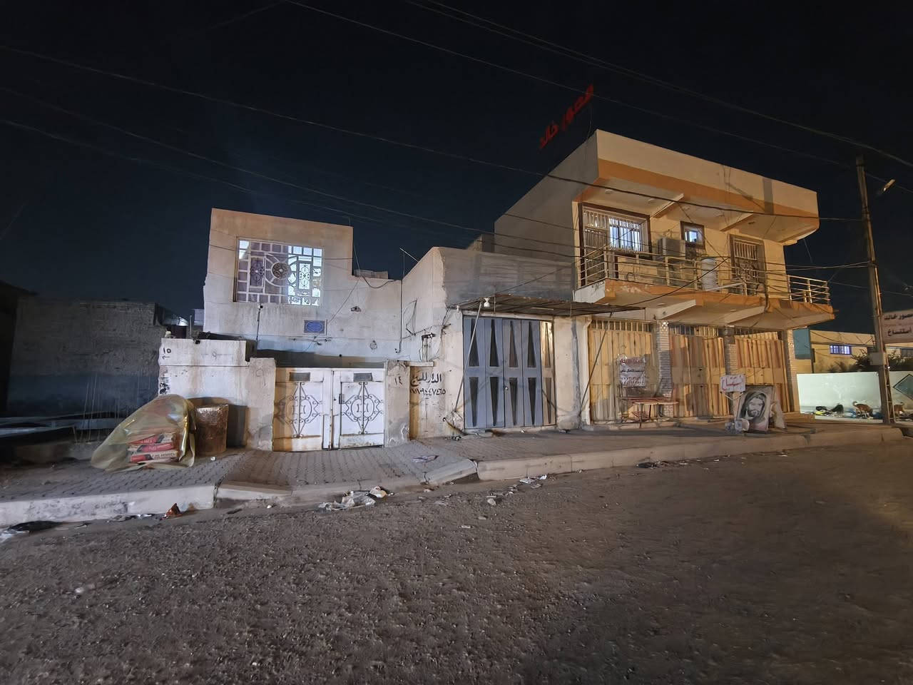 دار للبيع
دار للبيع// منطقة حي الإمام الصادق الأولى_ شارع مركز _ قرب مدرسه صفي الدين الحلي...
مساحه الدار/ ١٦٠ متر + محل+ دار يتكون من طابقين 
طابق الارضي يتكون من/ صحيات ( خارجيه+ داخليه)+ طارمه + إستقبال+ صاله + غرف عدد 2 + منور 
الطابق الاول يتكون من / غرف عدد 3 + سطح غير مبني 
للاستفسار الاتصال على رقم...
***********
***********
