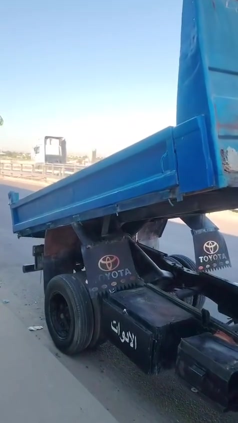 اسلام عليكم 
داهيستو تيوتة ياباني قلاب رقم جديد سنوية بسمي شاصي مكفول محرك كير واكسل خير من الله سيارة مصبوغة عام للجمالية كفالة من الضربة 
رحمة الولديكم الي مو شراي لا يتصل 
مكان السيارة بغداد ابو غريب الاتصال 
***********
***********

