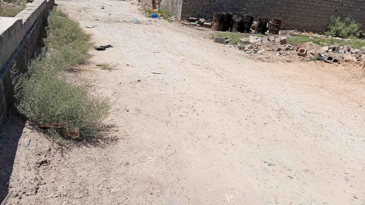 قطعة معروضة للبيع بجبيل قريبه على الجسر الثالث  300م السعر37مليون الاتصال على الرقم ***********
