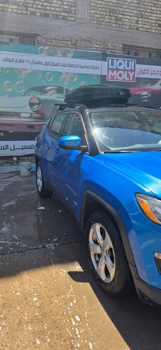 📌 الوضعية العامة والكفالة (مسجلة غرق لغرض الدخول):
​السيارة مكفولة كفالة عامة من الصبغ، الغرق، والضرر.
​شاصي، لغود، وإيرباكات سليمة بلاد 100%.
​البودي سليم وبحالة ممتازة جداً (مثل ما موضح بالصور).
​⚙️ المواصفات الفنية والأنظمة:
​الموديل: 2018.
​المحرك: 4 سلندر بسعة 2.4L (Tigershark) اقتصادي ونشيط جداً.
​ناقل الحركة: كير أوتوماتيك 6 سرعات (تبترونك).
​نظام الدفع: دفع أمامي FWD.
​✨ مواصفات الراحة والتجهيزات (فئة Latitude):
​بصمة تشغيل وبصمة أبواب (دخول ذكي).
​شاشة لمس بلادية متطورة تدعم البلوتوث والـ USB مع تحكم ستيرن كامل ومثبت سرعة (Cruise Control).
​مقاعد مخمل بلادي مطعمة بالجلد، مع مقود مغلف بالجلد الطبيعي.
​تبريد قطعتين (ثلاجة) مع فتحات تهوية خلفية للمقاعد الخلفية.
​ويل كب حجم 17 إنش، مع مرايا جانبية كهربائية مجهزة بهيتر تدفئة.
​كشافات ضباب تفاعلية تتحرك تلقائياً مع المنعطفات.
​كاميرا خلفية بلادية دوارة عالية الوضوح مع حساسات ضغط .
​💵 السعر المطلوب: 135
📍 مكان التواجد: البصرة
📞 للتواصل والاستفسار: [***********]وبيها مجال لطيبين 3c4njcbb6jt256974هذه شاصي خلي يطلعك عشر صور وبل خدمه البصرة, العراق
