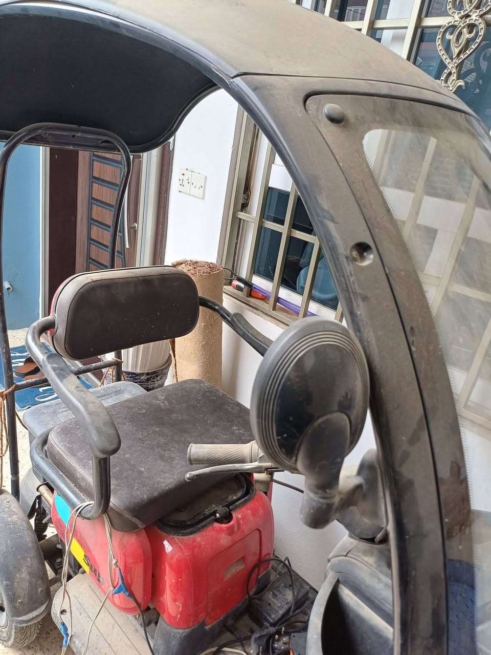 السلام عليكم دراجه شحن احتياجات خاصه السعر ٥٠٠٠٠٠ خمس بطاريات اتصال ***********
