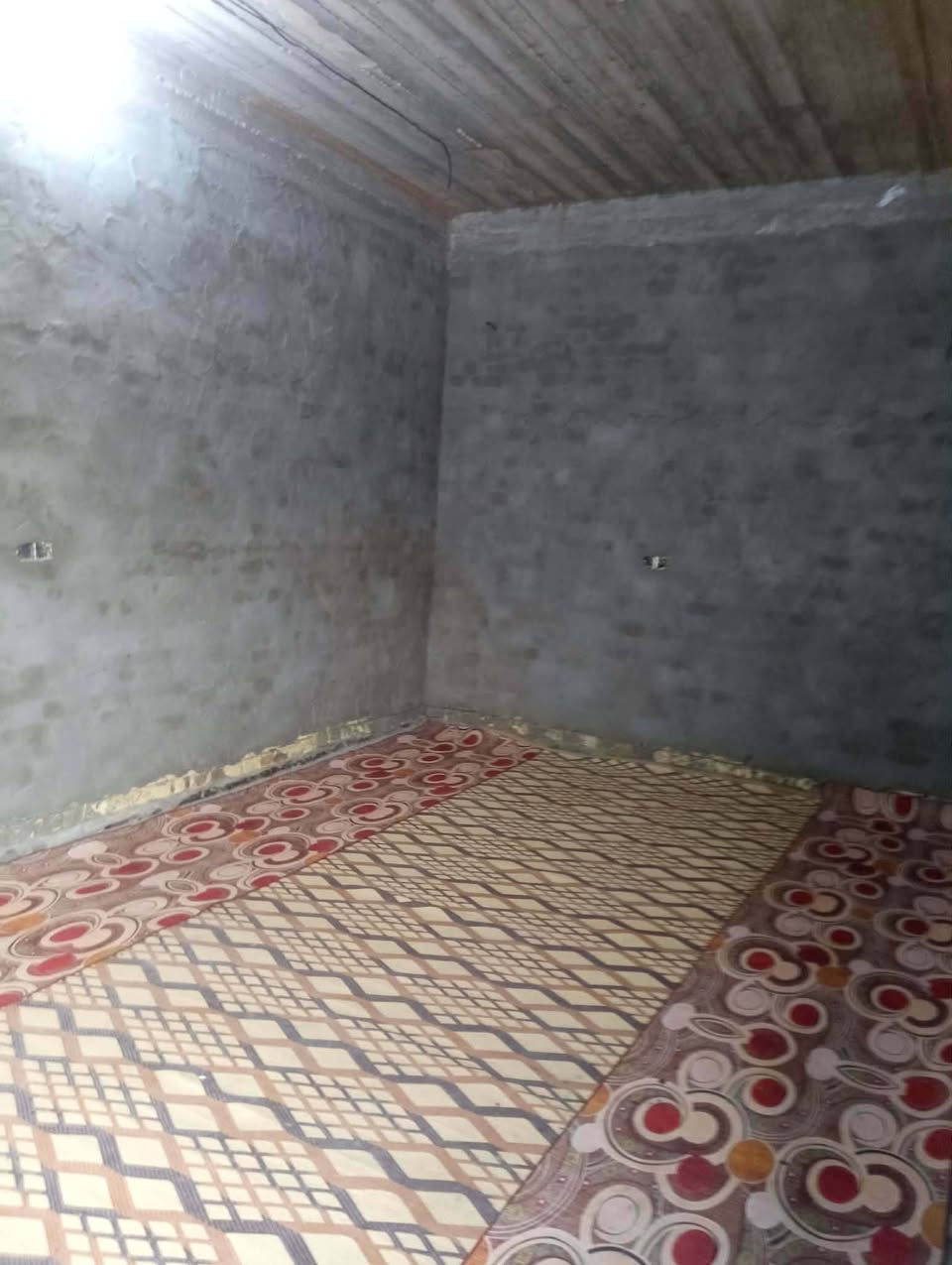 دار  للبيع طابو صرف
الموقع بداية حي عدنان 
المساحه 150م 
يتكون من طابقين 
يحتوي على خمس غرف نوم 
مع صاله استقبال مطبخ مجمع صحيات 
موقع جيد جداً 
سعره 145 مليون وبيه مجال بسيط 
للاستفسار يرجو التواصل عبر الهاتف 
‏‪‏‪***********‬‏
أو زيارة مكتبنا الكائن في بداية شارع المعاره قرب الصيدليه الجديده مكتب القمه للعقار
